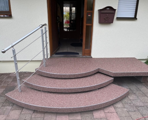 Eingang Treppe fertig