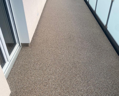 Balkon fertig mit Steinteppich